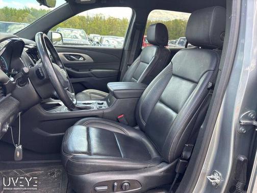 Sterling Gray Metallic 2023 Chevrolet Traverse LT Leather