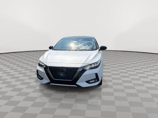 Aspen White Tricoat/Super Black 2022 Nissan Sentra SR