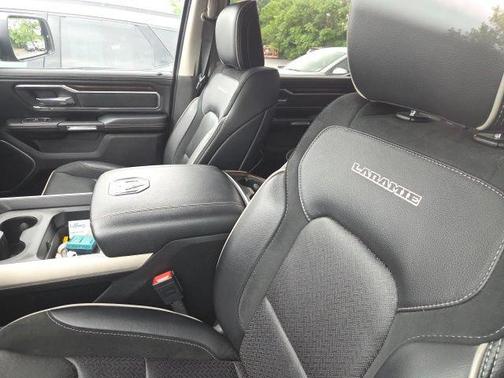 Patriot Blue Pearlcoat 2022 RAM 1500 Laramie