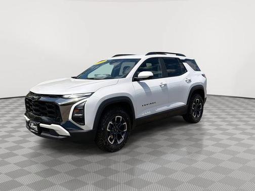 Iridescent Pearl Tricoat 2025 Chevrolet Equinox FWD ACTIV