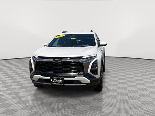 Iridescent Pearl Tricoat 2025 Chevrolet Equinox FWD ACTIV
