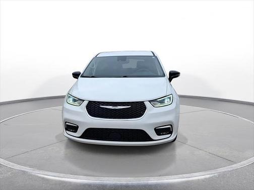 Bright White Clearcoat 2024 Chrysler Pacifica Touring L FWD