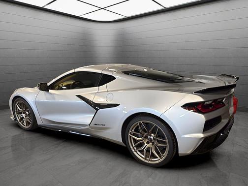 Blade Silver Metallic 2026 Chevrolet Corvette 2dr Z06 Cpe w/3LZ