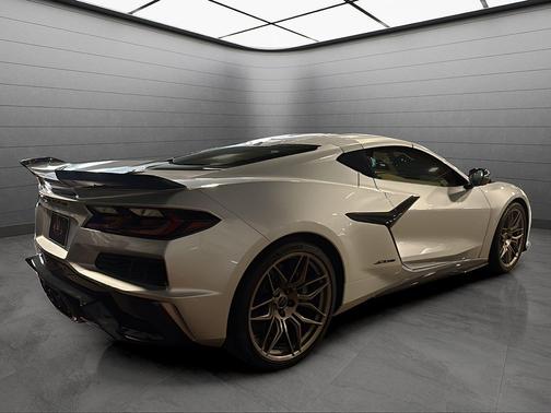 Blade Silver Metallic 2026 Chevrolet Corvette 2dr Z06 Cpe w/3LZ