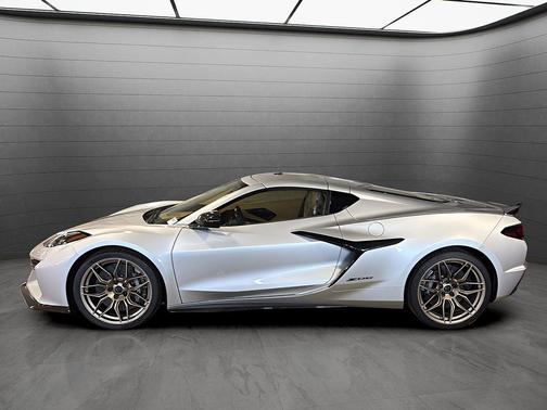 Blade Silver Metallic 2026 Chevrolet Corvette 2dr Z06 Cpe w/3LZ