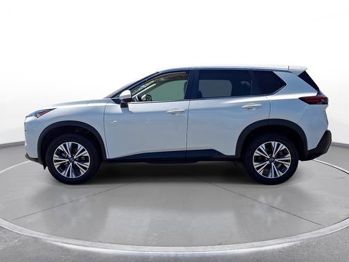Pearl White Tricoat/Super Black 2023 Nissan Rogue AWD SV