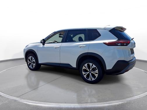 Pearl White Tricoat/Super Black 2023 Nissan Rogue AWD SV