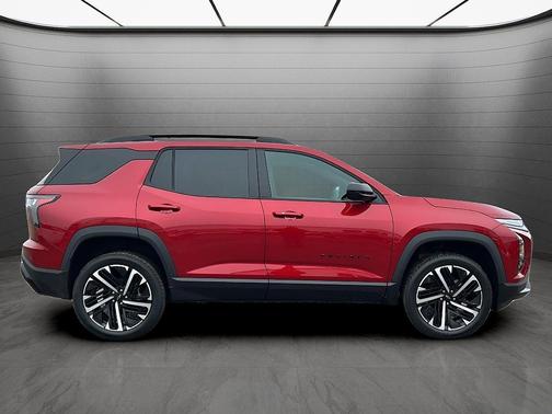 Radiant Red Tintcoat 2026 Chevrolet Equinox FWD 4dr RS w/1RS