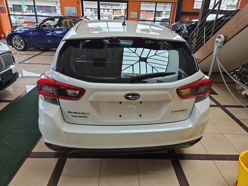 Crystal White Pearl 2023 Subaru Impreza Base