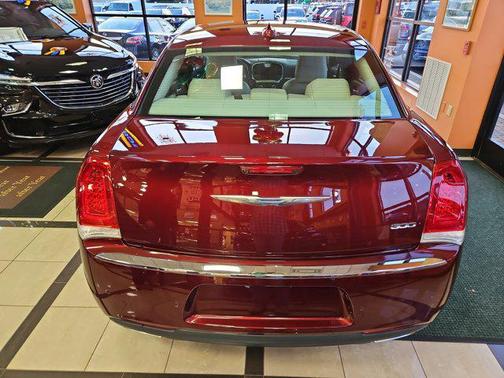 2016 Chrysler 300 Limited
