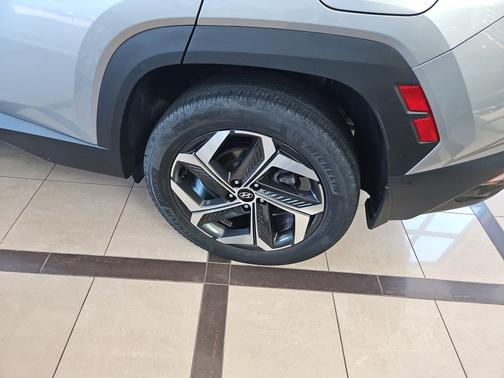 Shimmering Silver 2023 Hyundai TUCSON Limited