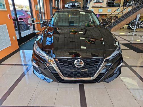 2022 Nissan Altima SR FWD