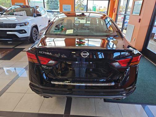 2022 Nissan Altima SR FWD