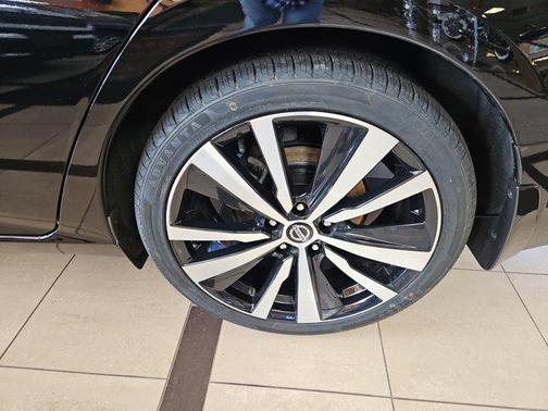 2022 Nissan Altima SR FWD