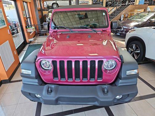 Tuscadero Pearlcoat 2021 Jeep Wrangler Sport S