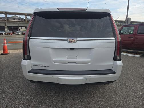 Crystal White Tricoat 2019 Cadillac Escalade Luxury
