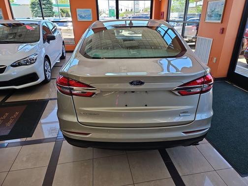 White Gold Metallic 2019 Ford Fusion SEL