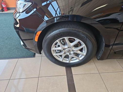 Diamond Black Crystal Pearlcoat 2024 Chrysler Pacifica Touring L
