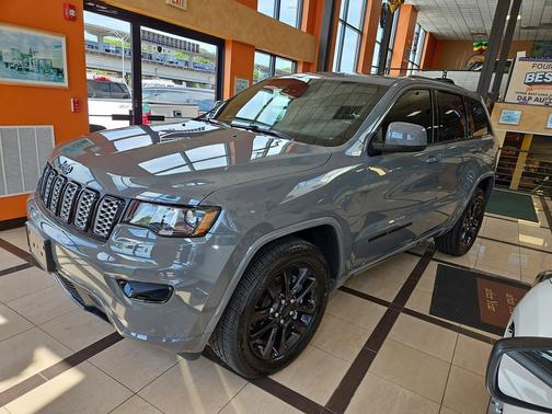 Sting-Gray Clearcoat 2021 Jeep Grand Cherokee Laredo
