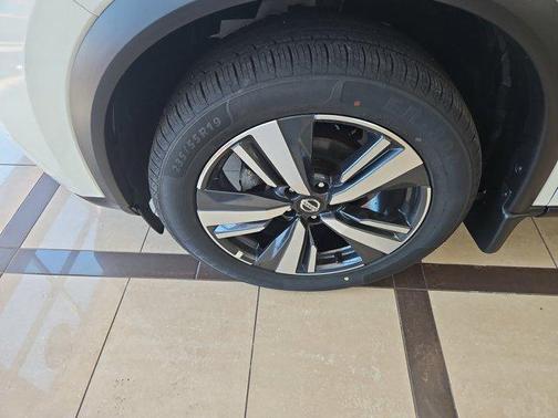 Pearl White Tricoat 2021 Nissan Rogue SL