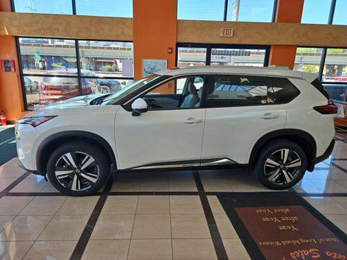 Pearl White Tricoat 2021 Nissan Rogue SL