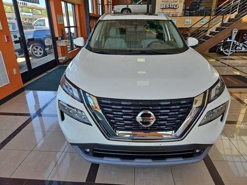Pearl White Tricoat 2021 Nissan Rogue SL