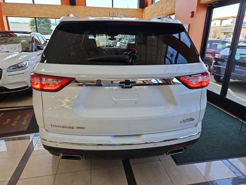 Iridescent Pearl Tricoat 2021 Chevrolet Traverse High Country