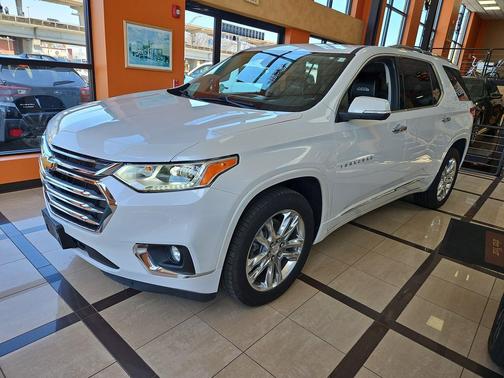 Iridescent Pearl Tricoat 2021 Chevrolet Traverse High Country