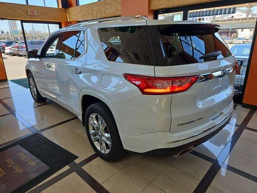Iridescent Pearl Tricoat 2021 Chevrolet Traverse High Country