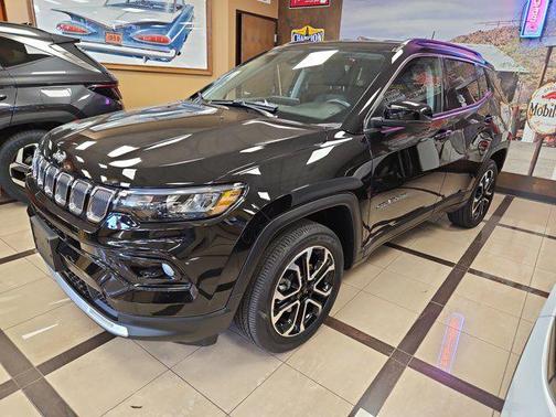 Diamond Black Crystal Pearlcoat 2022 Jeep Compass Limited