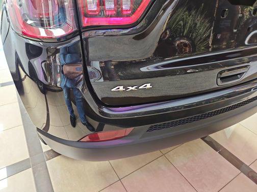 Diamond Black Crystal Pearlcoat 2022 Jeep Compass Limited