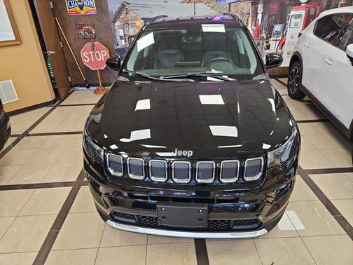 Diamond Black Crystal Pearlcoat 2022 Jeep Compass Limited