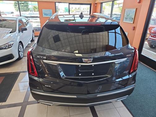 Wilder Metallic 2022 Cadillac XT5 Premium Luxury