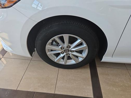 Ice Cap 2025 Toyota Camry LE