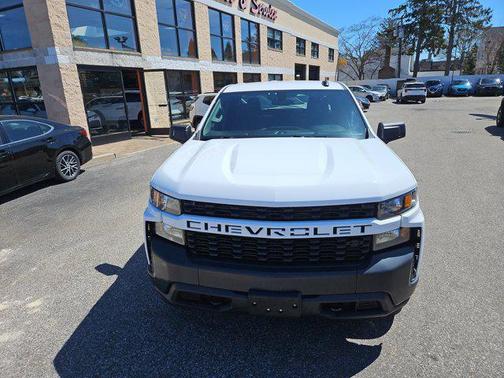 Summit White 2019 Chevrolet Silverado 1500 Custom