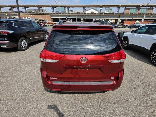 2014 Toyota Sienna XLE