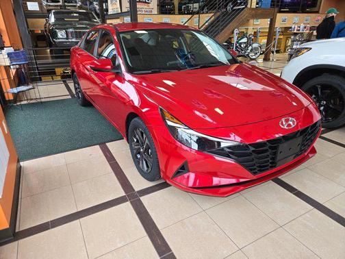 2022 Hyundai ELANTRA SEL