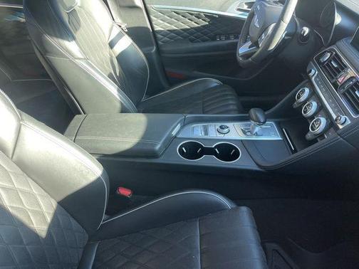 2021 Genesis G70 2.0T