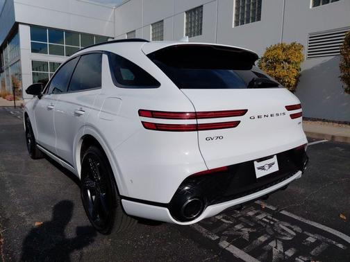 2023 Genesis GV70 2.5T
