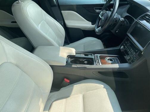 2018 Jaguar F-PACE 25t Prestige