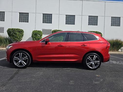 2018 Volvo XC60 T5 Momentum