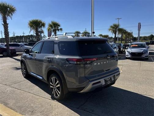 2025 Nissan Pathfinder Platinum