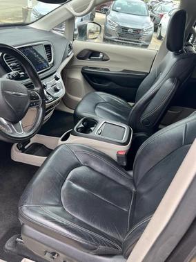 2022 Chrysler Pacifica Hybrid Touring L