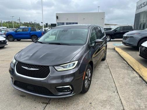 2022 Chrysler Pacifica Hybrid Touring L