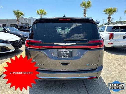 2022 Chrysler Pacifica Hybrid Touring L