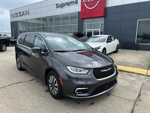 2022 Chrysler Pacifica Hybrid Touring L