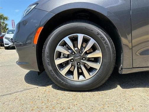 2022 Chrysler Pacifica Hybrid Touring L