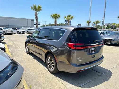 2022 Chrysler Pacifica Hybrid Touring L