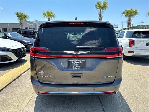 2022 Chrysler Pacifica Hybrid Touring L