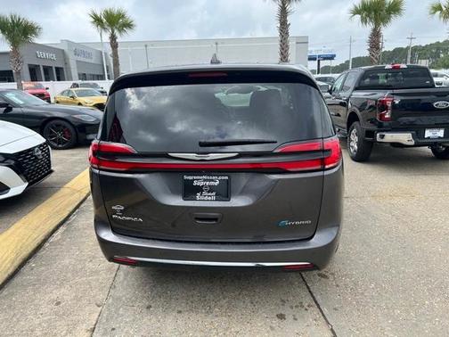 2022 Chrysler Pacifica Hybrid Touring L
